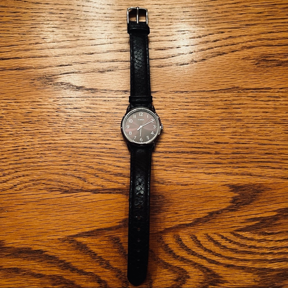 ✨FLASH SALE Women’s Leather Band Timex Watch